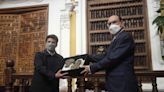 El presidente de Perú recibe reliquias de héroes de la Guerra del Pacífico