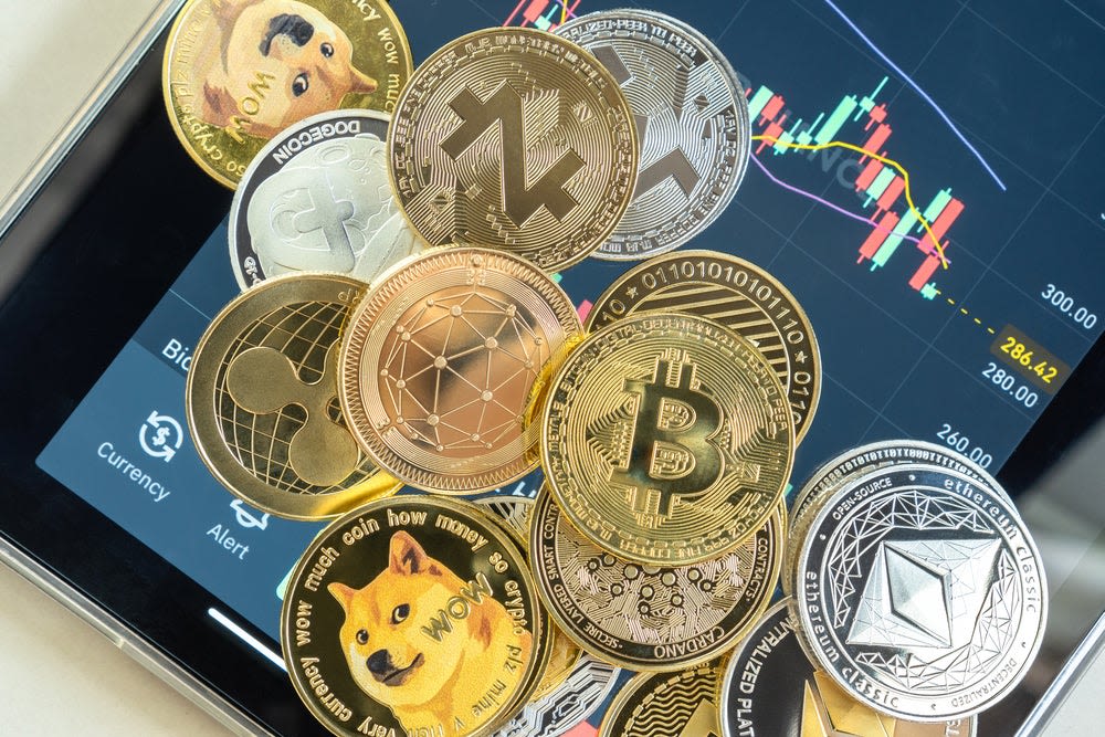 Dogecoin And Altcoins Poised For Rally If Bitcoin Hits Record High, Says Crypto Analyst