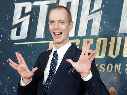 Doug Jones celebrates Saru's 'gorgeous metamorphosis' on 'Star Trek: Discovery'