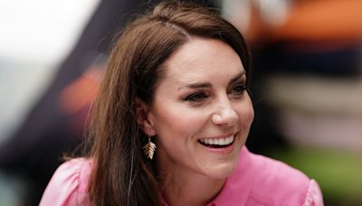 "Kate Middleton está muito doente e tratamento é penoso", diz autora