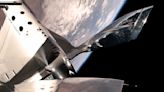 Virgin Galactic launches 3 of its original space tourist customers to the final frontier (video)