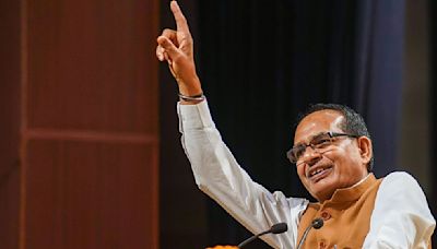 Shivraj Singh Chouhan's son says ‘Delhi bowing down’, Cong takes jibe