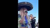 Así fue como Karol G cantó a todo pulmón "El Rey" con mariachi