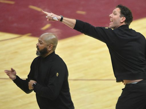 Former Cavs assistant, player Luke Walton joins Pistons coach J.B. Bickerstaff in Detroit