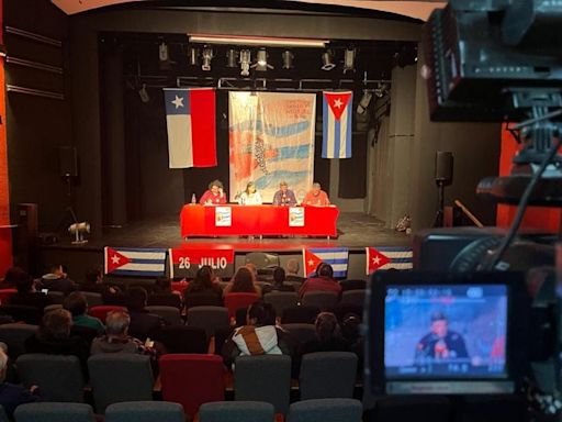 Columna de Hugo Herrera: Los comunistas y la democracia - La Tercera