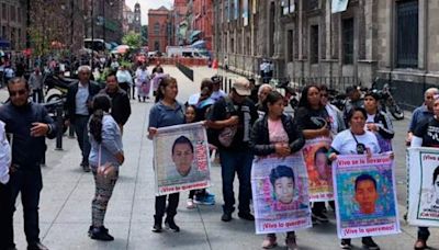 Reunión de AMLO con familiares de los 43 normalistas desaparecidos