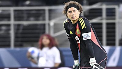 Guillermo Ochoa vuelve a descender y los memes se burlaron de este duro golpe en Italia - La Opinión