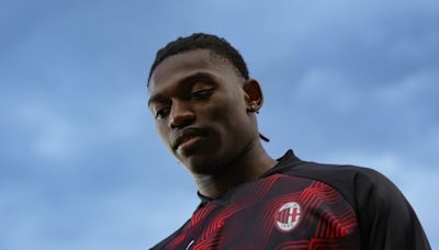 Al Hilal quer pagar meio bilhão de reais para ter Rafael Leão, do Milan