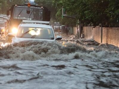 Heavy rains pound Delhi; 5 dead, waterlogging, traffic snarls add to chaos