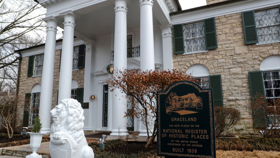 Graceland’s self-described scammer takes credit for attempted foreclosure sale of Elvis’ home