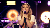 Kelly Clarkson Fans ‘Extremely Impressed’ By Her Recent Whitney Houston Cover