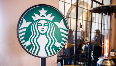 Starbucks Asks for Time With a Turnaround as Sales Slip