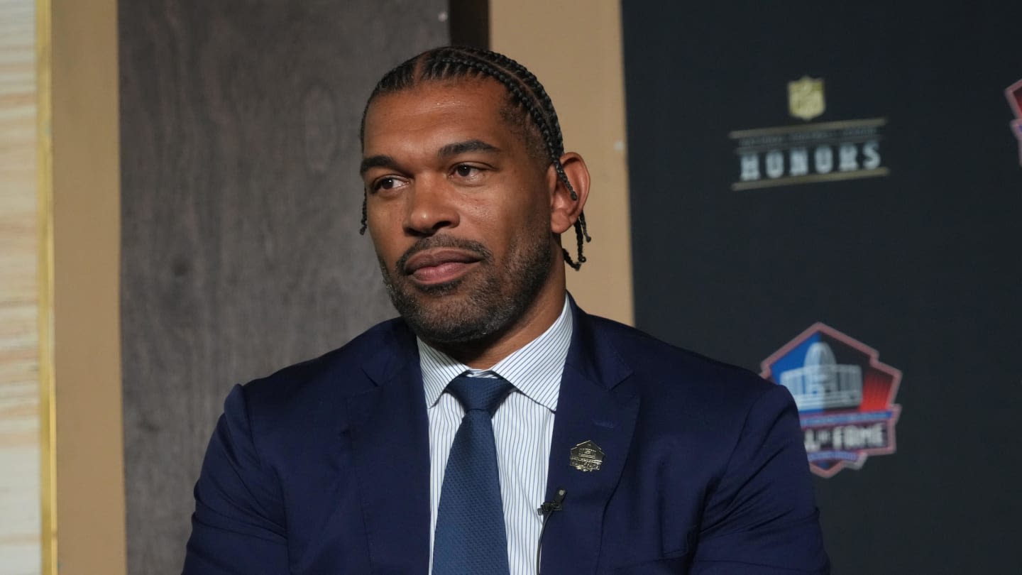 Julius Peppers Excluded from Top-10 All-Time Pass Rushers List