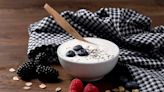 Los riesgos de cenar solo yogur o fruta para la salud, según una nutricionista española