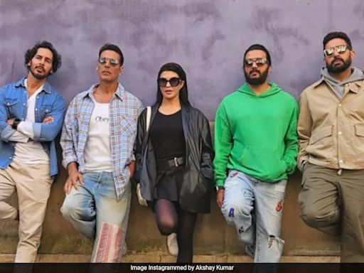 Akshay Kumar, Abhishek Bachchan, Jacqueline Fernandez In A BTS From Housefull 5