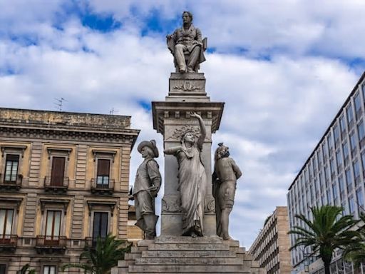 Catania, piazza Stesicoro: oggi inaugurazione della statua di Bellini resaturata