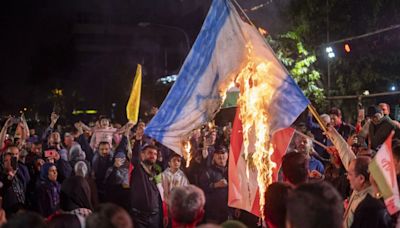 Diehard Iranians chant ‘death to USA’ as they CELEBRATE Israel blitz