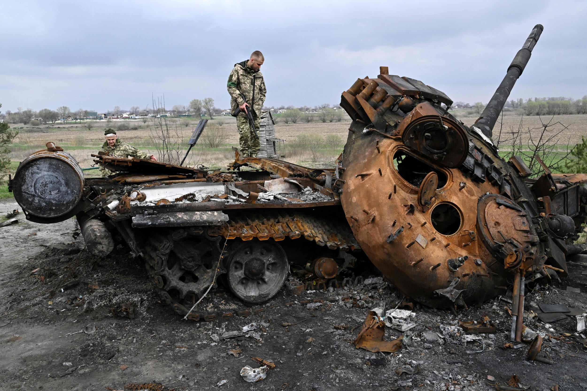 Ukraine video shows 42 Russian tanks wiped out by Kyiv