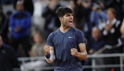 Alcaraz wins under centre court roof as rain destroys schedule at French Open
