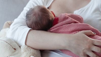 Medics slam the WHO for ordering women to breastfeed for SIX MONTHS
