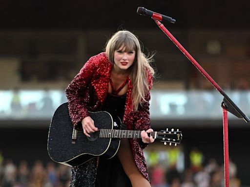 Taylor Swift’s Expression 'Immediately Changed' Mid-Song as She Noticed Someone Needed Help