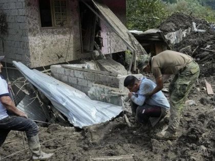 Ecuador: Suben a 16 los fallecidos por fuerte temporal y aluvión