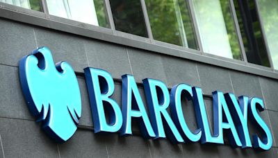 Barclays seizes on post-Brexit rules to give bumper bonuses to top bankers