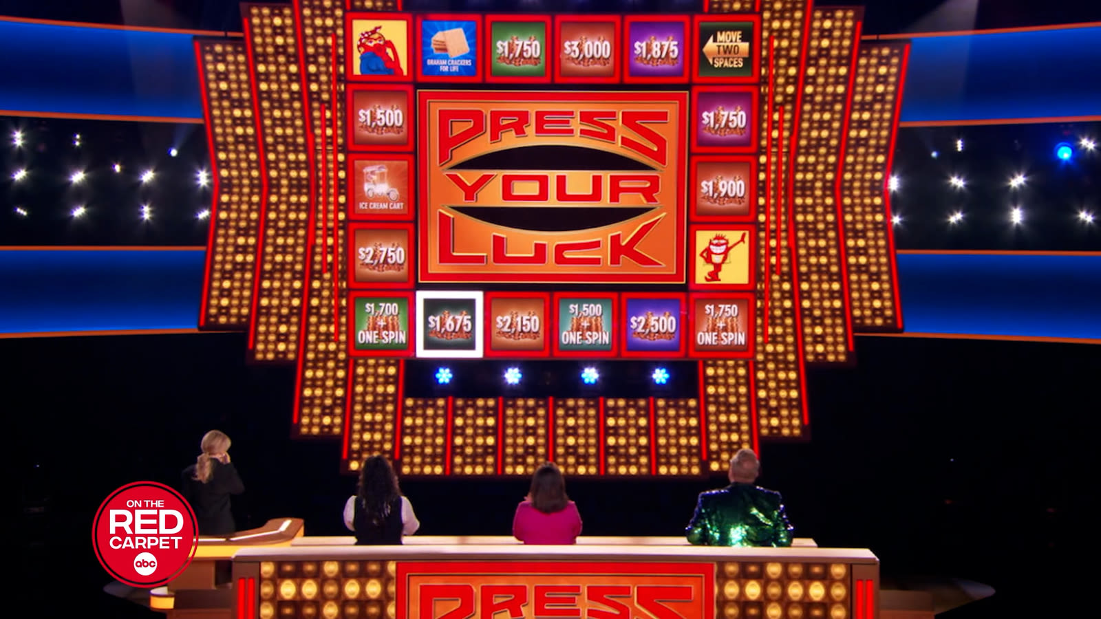 Elizabeth Banks and her "annoying co-star" return for new season of 'Press Your Luck'