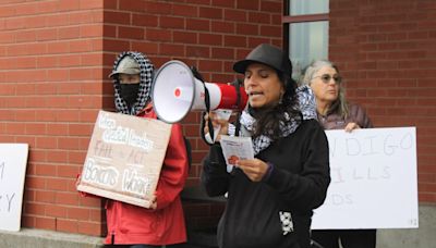 Pro-Palestine protesters disrupt business at Nanaimo bookstore