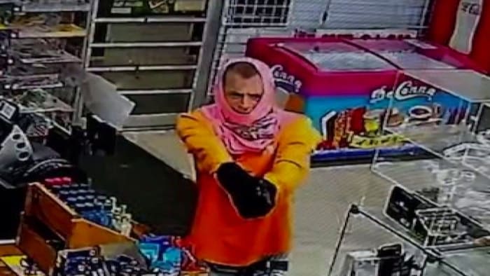 Wife of store clerk shot, killed in Leesburg raising money to help find gunman
