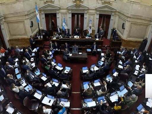 Los senadores se aumentaron las dietas en plena sesión, a mano alzada y sin debate