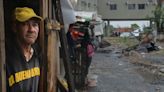 Afectados por incendios en Asunción se organizan para recoger escombros y rescatar enseres