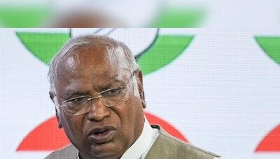 Cong Chief Kharge, Rahul hold key meet with party's LS polls candidates