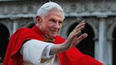 Catholics flock to Vatican to pay tribute to Pope Benedict XVI