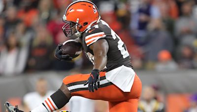 Nick Chubb squats massive amount 8 months after surgery