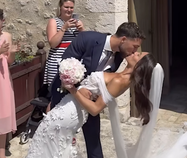 Charlène et Benoit (Secret Story) : Château, robe sublime... Découvrez leur mariage religieux célébré en grandes pompes