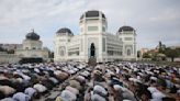 Musulmanes en Indonesia celebran el Eid al-Adha con abundantes festines de carne