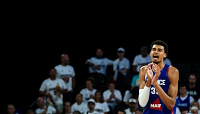 Basket: les Bleus de Wemby battus par la Serbie de Jokic