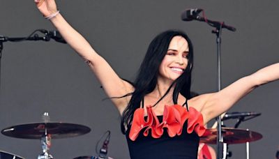 Fans shocked by 'timeless' frontwoman as iconic 90s band returns