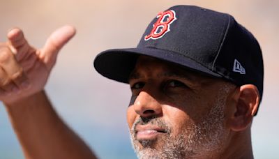 Medias Rojas extienden por 3 años el contrato del manager boricua Cora