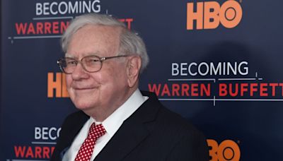 ‘It Was 100% My Decision.’ Berkshire Sold Entire Paramount Stake, Buffett Says.