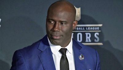 United Airlines apologizes to Hall of Famer Terrell Davis following alleged mistreatment by flight attendant