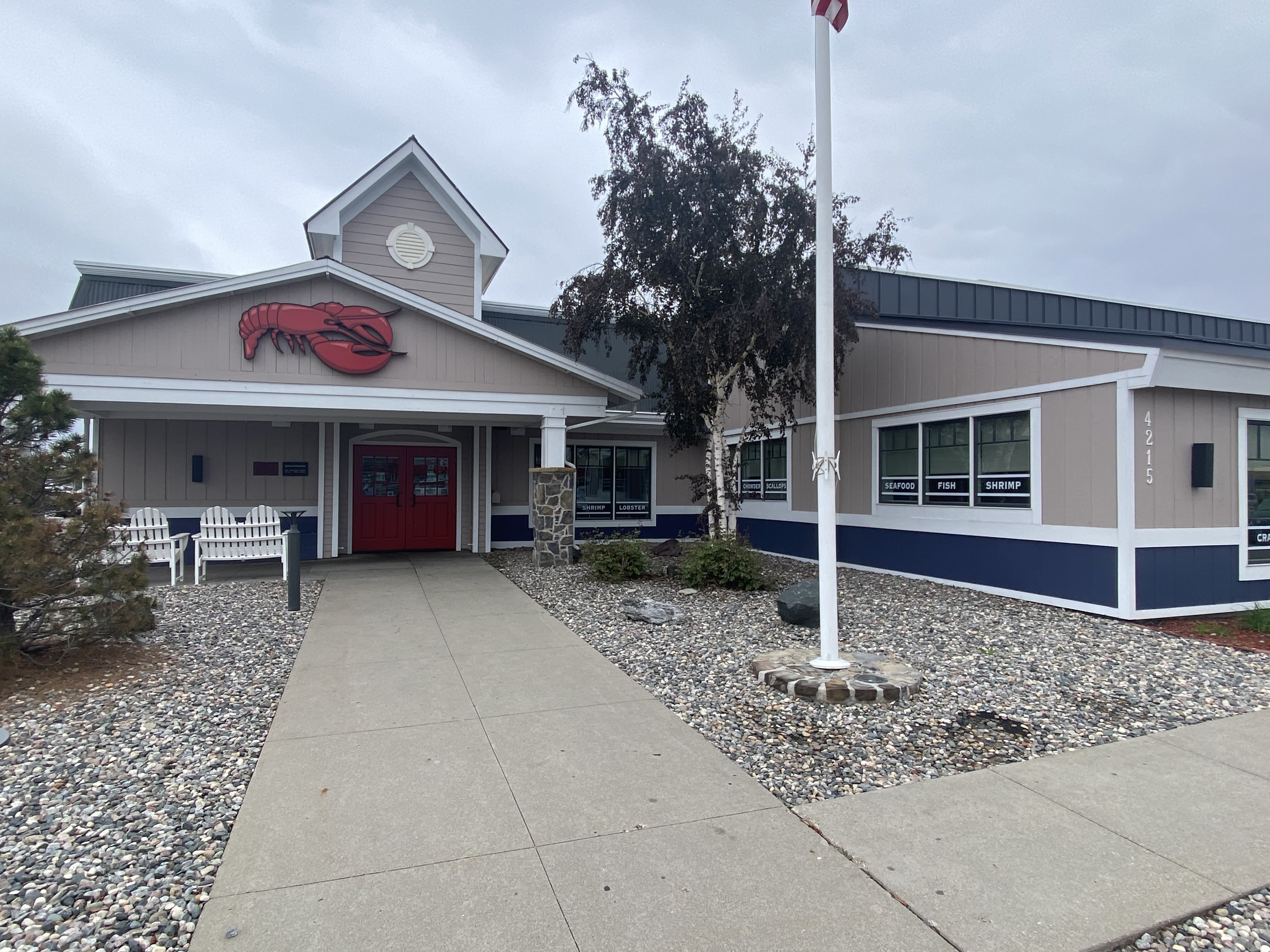 McFeely: Fargo's Red Lobster keeps chugging, despite bankruptcy filing and dozens of closings