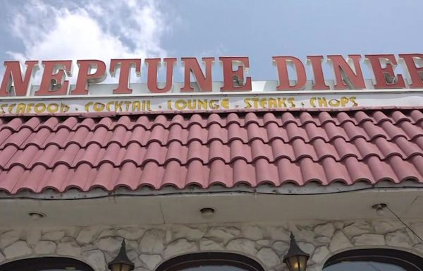 Neptune Diner serves its final meal in Astoria, Queens. See how customers are saying goodbye.
