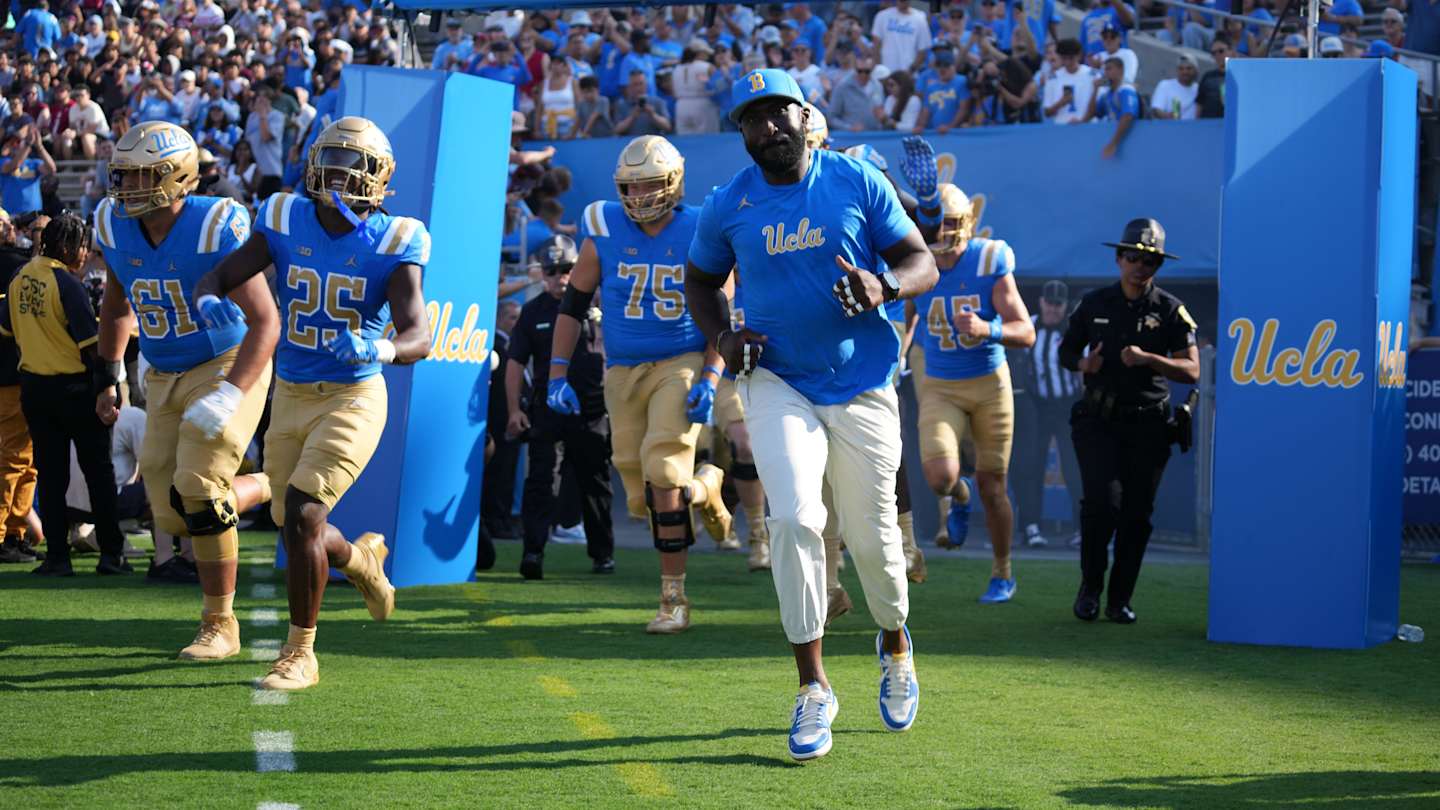 UCLA Football: DeShaun Foster Makes Huge Decision Regarding Injury Updates