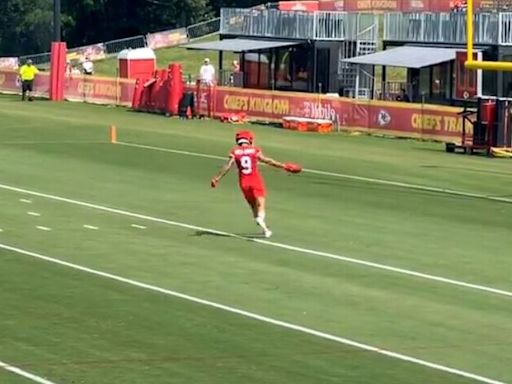 Louis Rees-Zammit runs length of the field to score as Kansas City Chiefs crowd roar