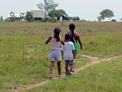 Los menonitas de Uruguay defienden que sus hijos no vayan a la escuela y tengan clases con docentes de Estados Unidos