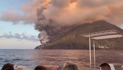 西西里兩火山一起噴發 遊客冒險看「岩漿入海」