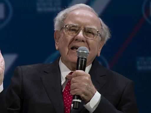 Warren Buffett vs. Cathie Wood: Here’s the Difference Between Their Investment Strategies