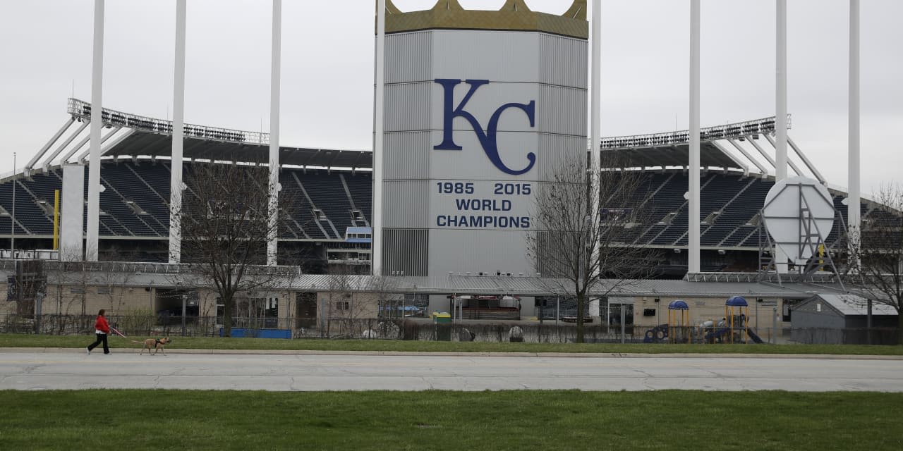 Kansas aims to lure Kansas City pro sports teams across state line from Missouri